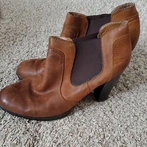 Elastic Detail Ankle Boots